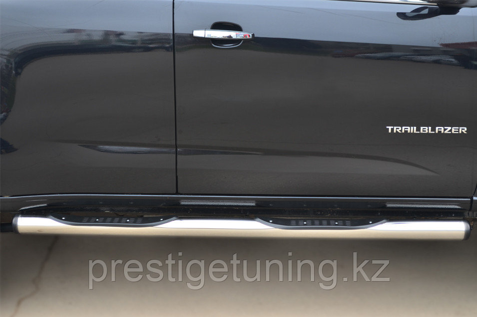 Пороги труба d76 с накладкой (вариант 2) Chevrolet Trailblazer 2012-2016 - фото 2 - id-p105095800