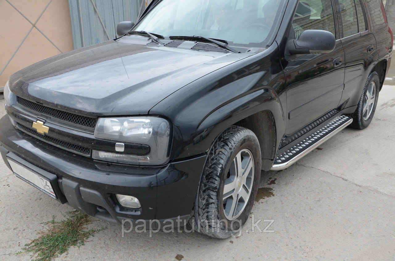 Пороги с накладным листом d53 ПапаТюнинг для Chevrolet Trailblazer 2001-2008 - фото 2 - id-p105047067