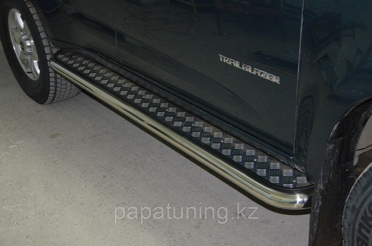 Пороги с накладным листом d60 ПапаТюнинг для Chevrolet Trailblazer 2013-2016 - фото 2 - id-p105047070