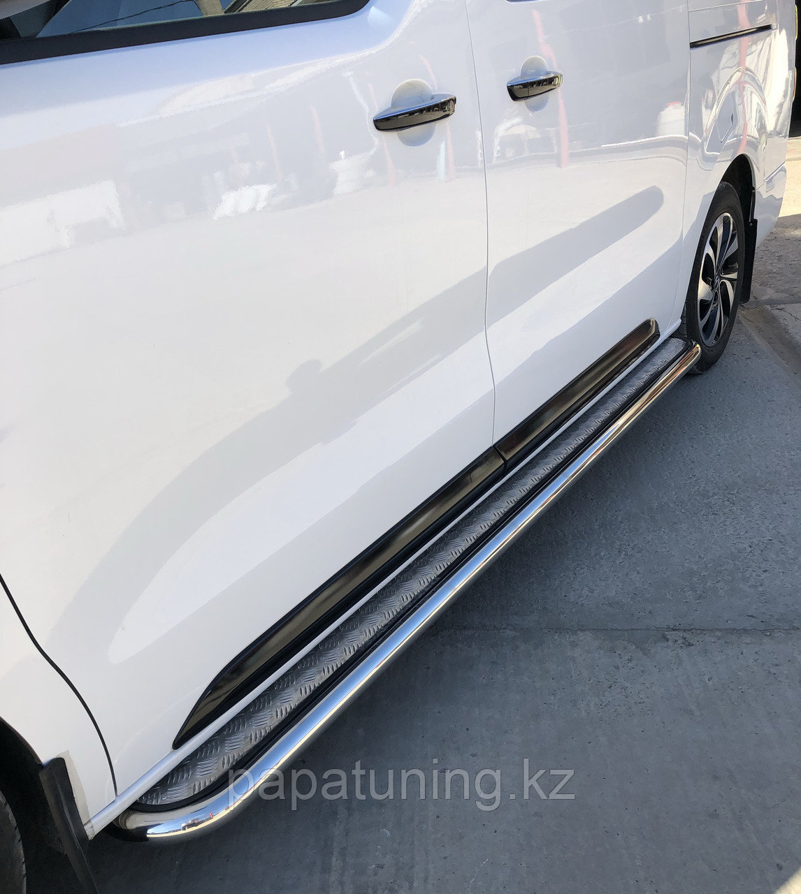 Пороги с накладным листом d53 ПапаТюнинг для Citroen SpaceTourer 2018-