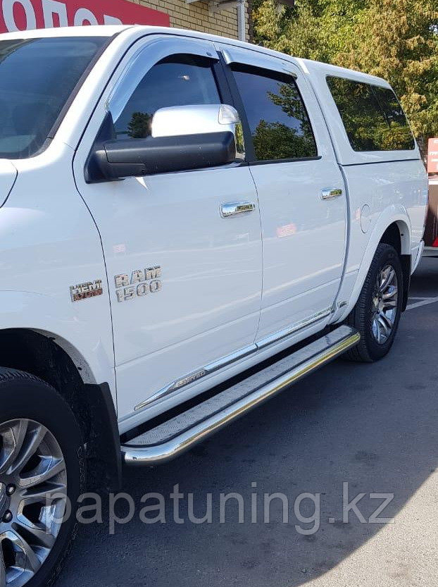 Пороги с накладным листом d76 ПапаТюнинг для Dodge Ram 1500, фото 1