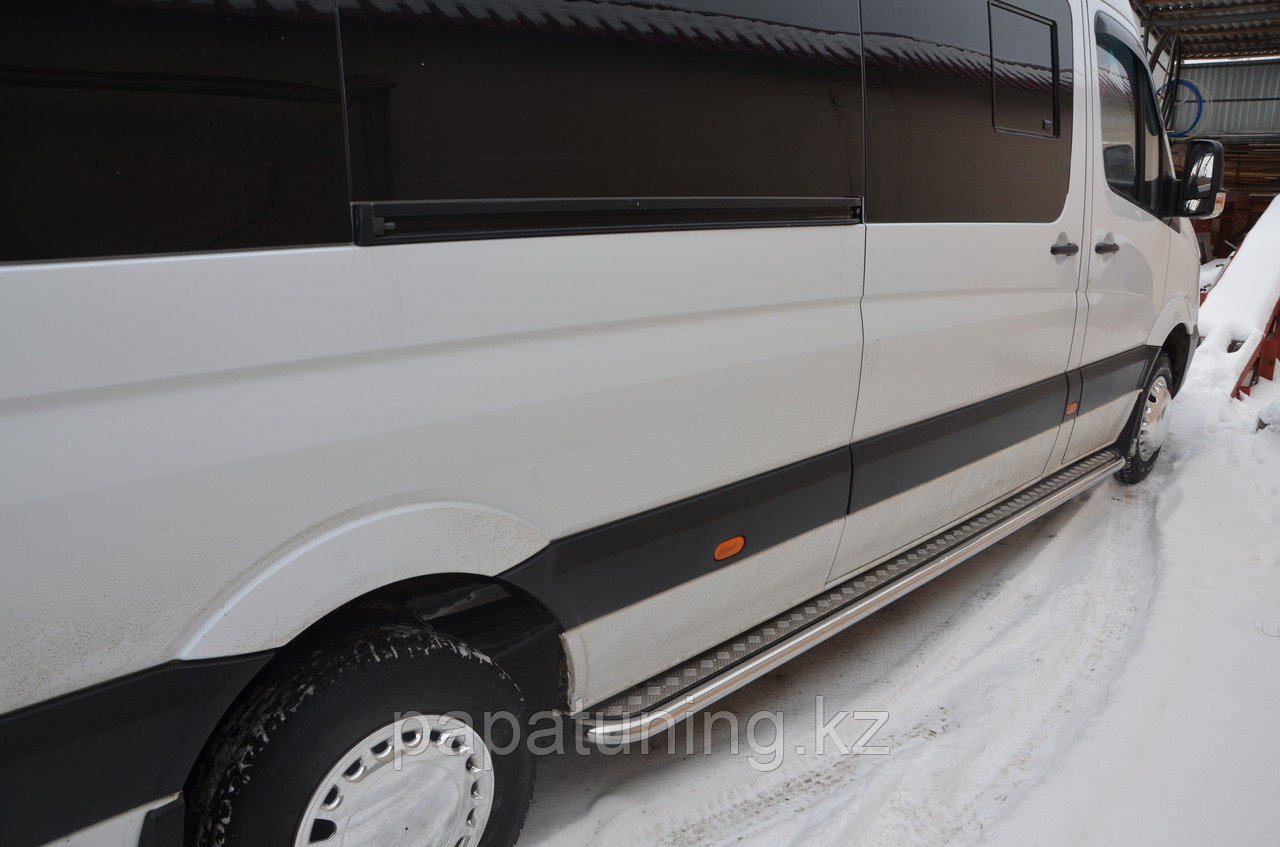 Пороги с накладным листом d53 ПапаТюнинг для Mercedes-Benz Sprinter 2012-2017 - фото 1 - id-p105047797