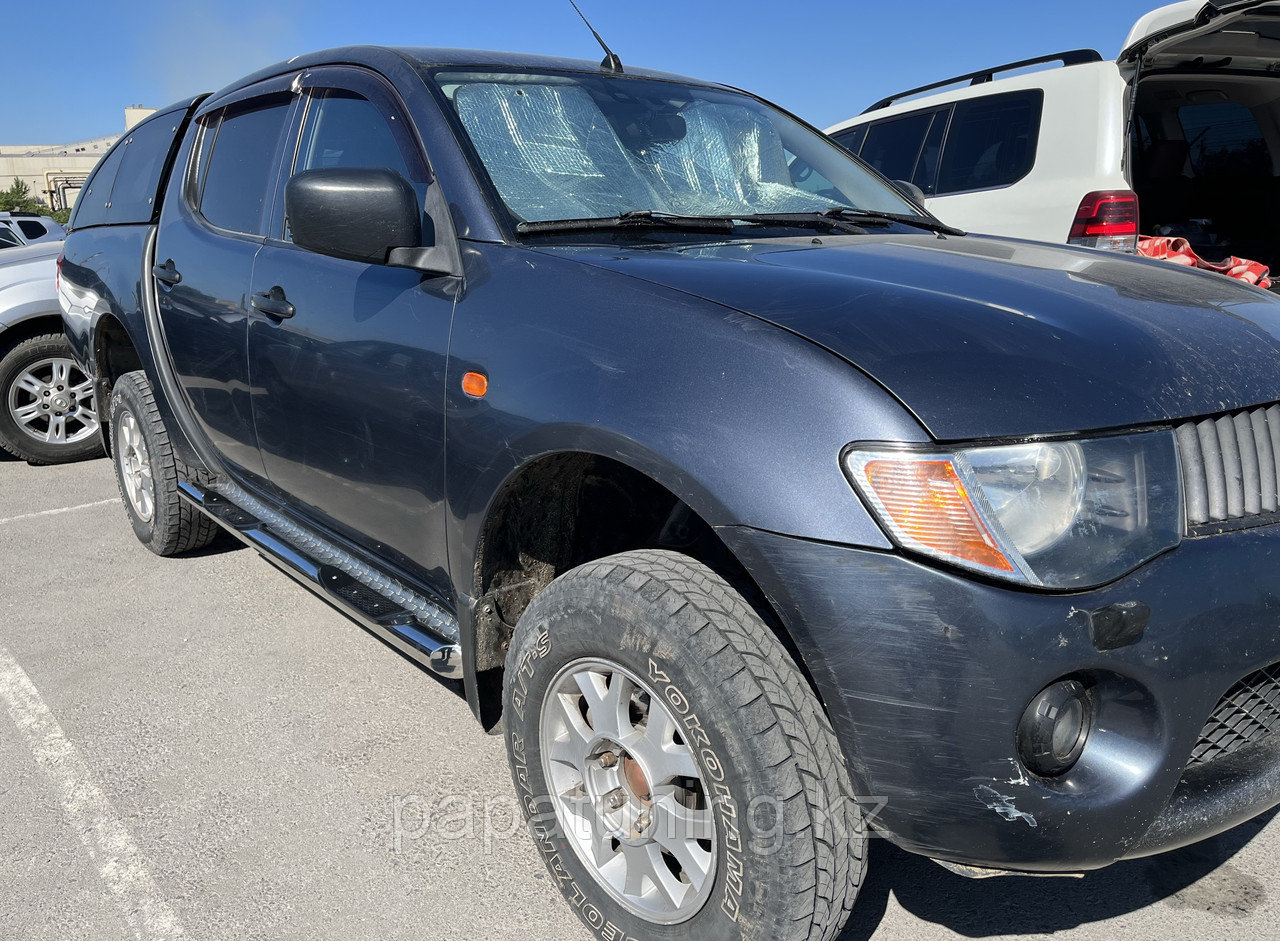 Пороги труба с проступью алюминиевым уголком d76 ПапаТюнинг для Mitsubishi L200 2014-2015 - фото 2 - id-p105047844