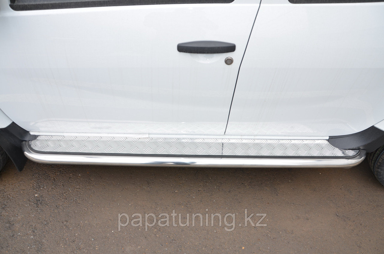 Пороги с накладным листом d53 ПапаТюнинг для Renault Duster 2011-2015 - фото 2 - id-p105048177