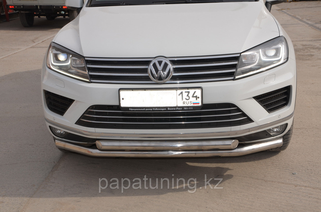 Защита переднего бампера двойная d60/60 ПапаТюнинг для Volkswagen Touareg 2010-2018 - фото 1 - id-p105048953