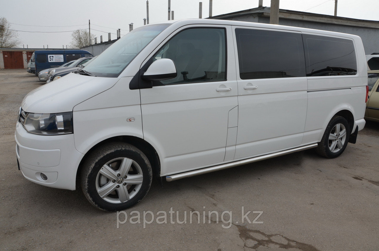 Защита штатного порога (длинная база) d60 ПапаТюнинг для Volkswagen T5 Caravella 2009-2015 - фото 3 - id-p105048912