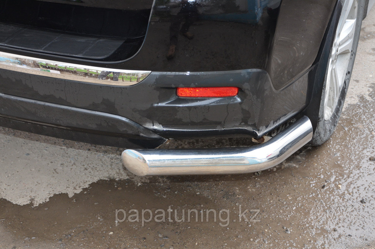 Защита заднего бампера угловая d76 ПапаТюнинг для Toyota Highlander 2010-2014 - фото 1 - id-p105048339