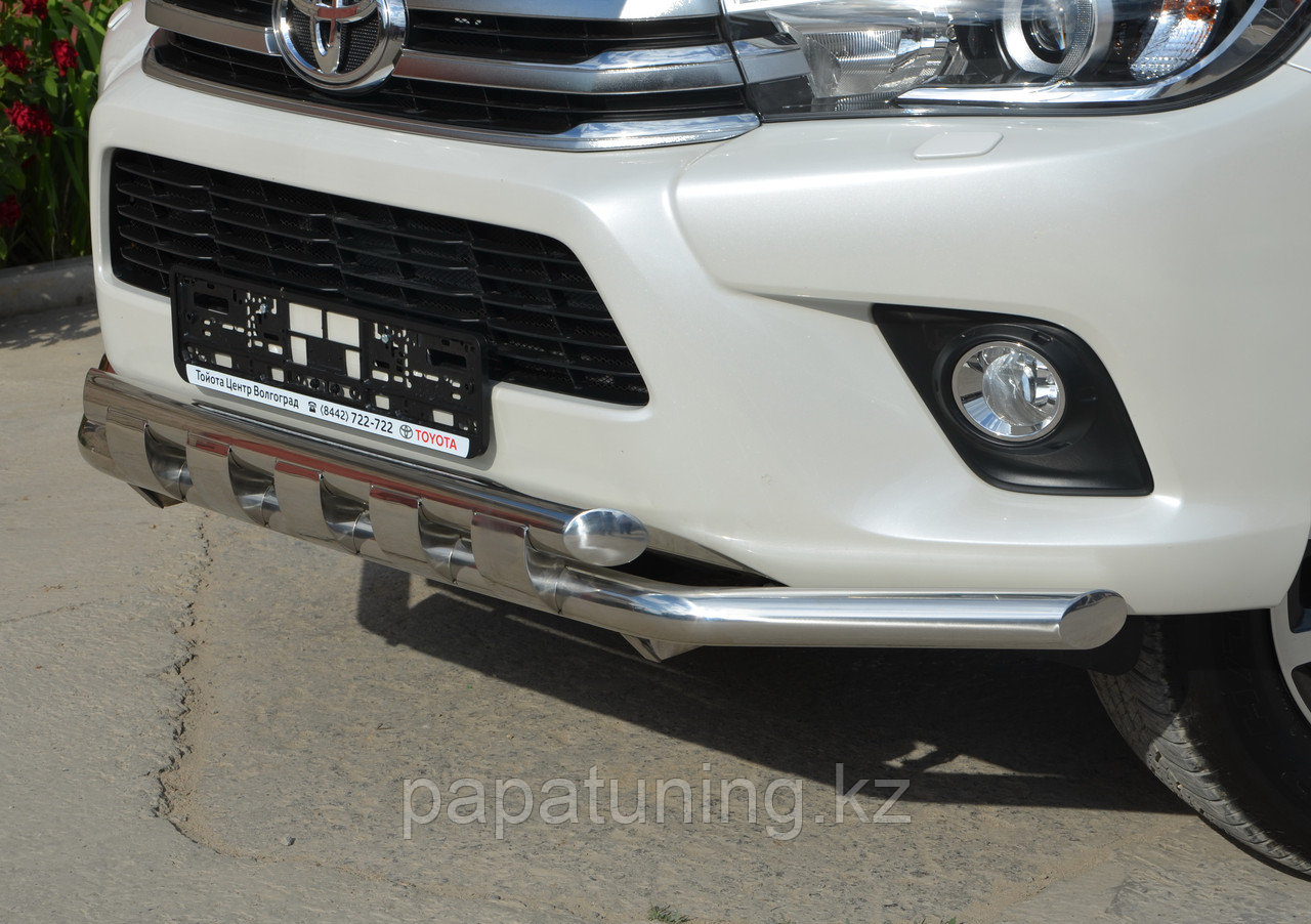 Защита переднего бампера с пластинами d60/60 ПапаТюнинг для Toyota Hilux 2015-2018 - фото 2 - id-p105048371
