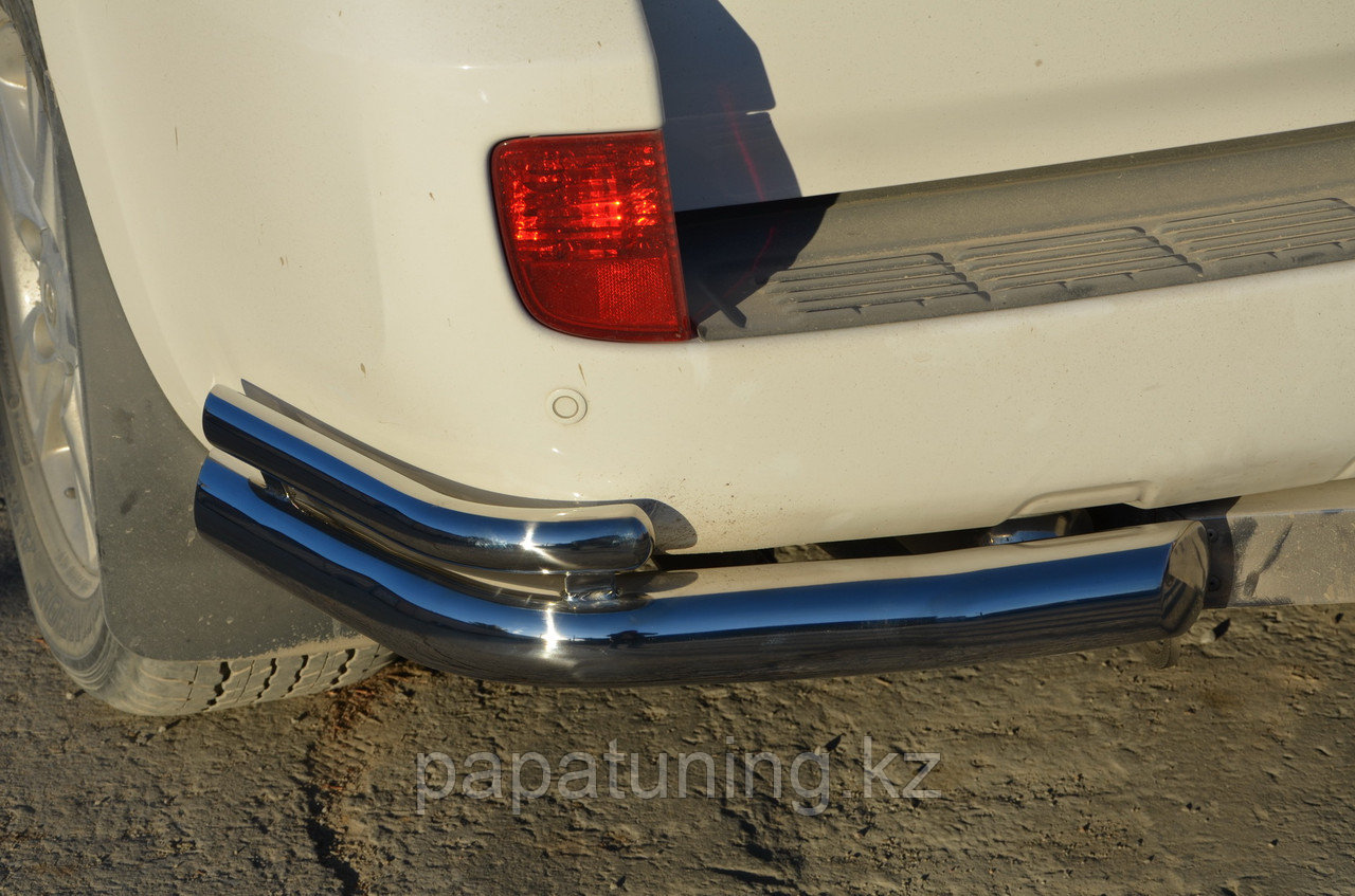 Защита заднего бампера угловая двойная d76/42 ПапаТюнинг для Toyota Land Cruiser 200 2012-2015 - фото 1 - id-p105048519