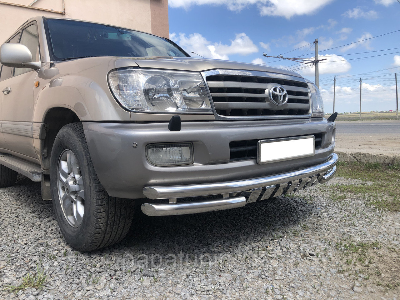 Защита переднего бампера "акула" с пластинами d60/60 ПапаТюнинг для Toyota Land Cruiser 100 1998-2006 - фото 3 - id-p105048472