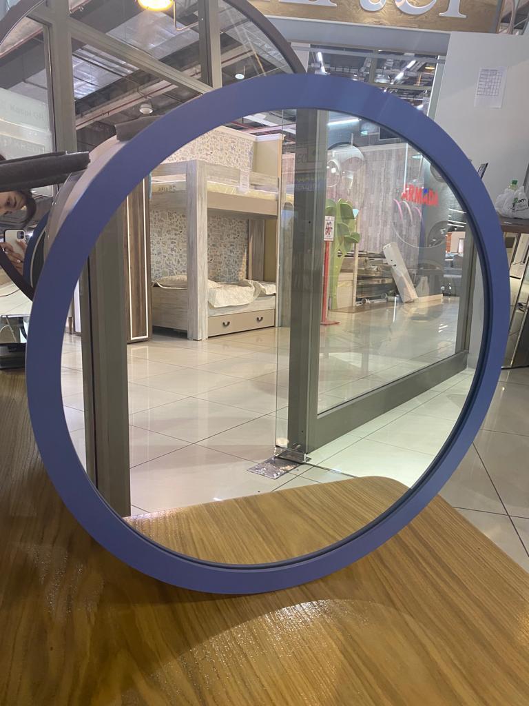 Круглое зеркало в синей раме из МДФ d= 580мм