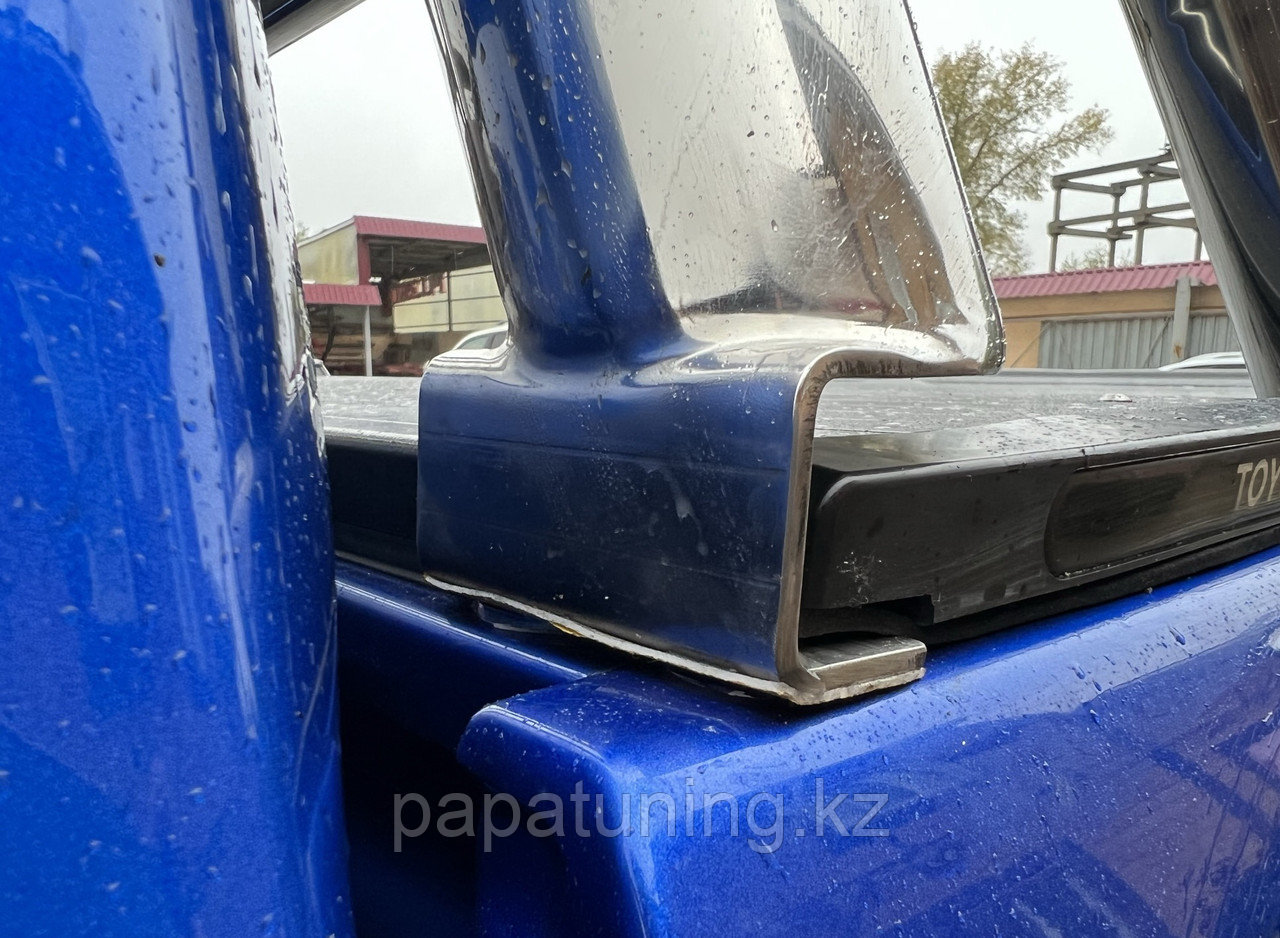 Защитная дуга на крышку «ролетта» Папа Тюнинг d76/20 для Toyota Hilux 2011-2015 - фото 3 - id-p105275387