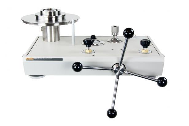 Fluke Calibration Пневматические грузопоршневые манометры P3031 и P3032 Pneumatic Deadweight Tester - фото 1 - id-p105320315