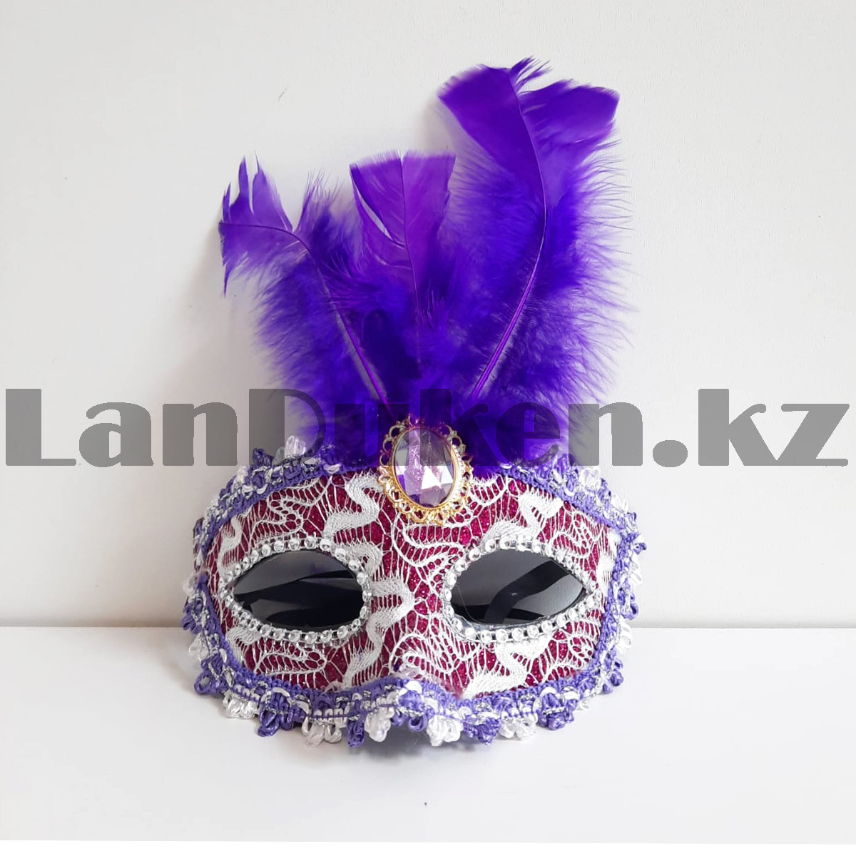 Венецианская маска Коломбина кружевная с перьями фиолетовая, фото 1