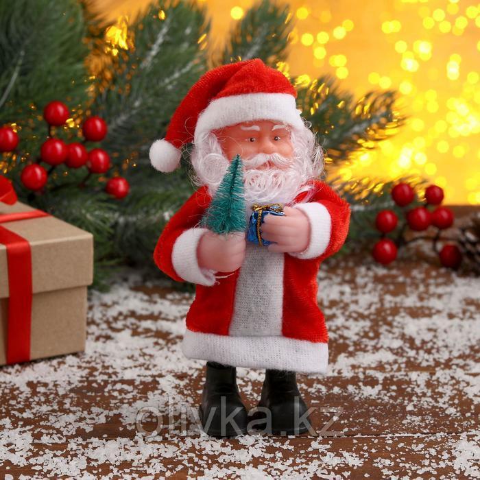 Дед Мороз "С ёлкой и подарком"  15 см, микс