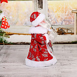 Дед Мороз "В красной шубке с подарками" двигается, с подсветкой, 30 см, фото 4