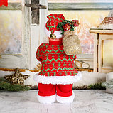 Дед Мороз "Клетчатый колпак с подарками" двигается, с подсветкой, 28 см, фото 3