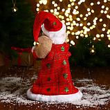 Дед Мороз "С посошком и подарками" двигается, 29 см, фото 4