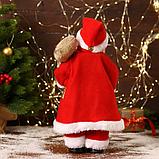 Дед Мороз "В красном костюмчике с орнаментом, с посохом" двигается, 20х40 см, фото 3