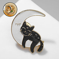 Значок "Кот" на Луне, цвет чёрно-белый в золоте