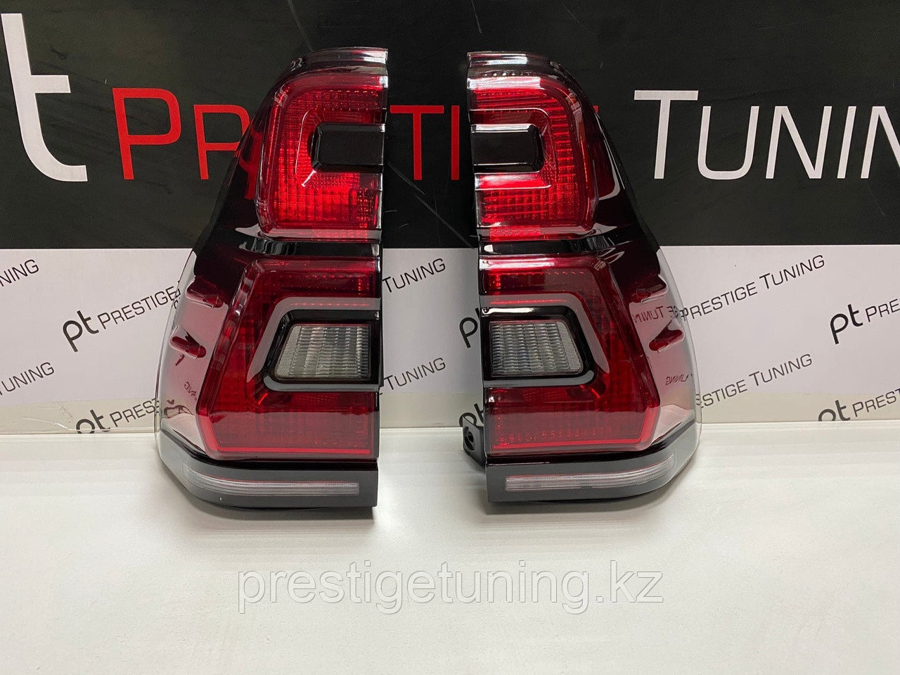 Задние фонари на Lexus GX470 2003-09 дизайн 2018 (Красный цвет) - фото 1 - id-p105486463