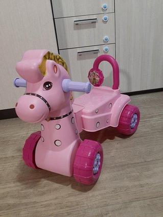 Игрушка на колесах детская Альтернатива PLAST LAND Лошадка розовая