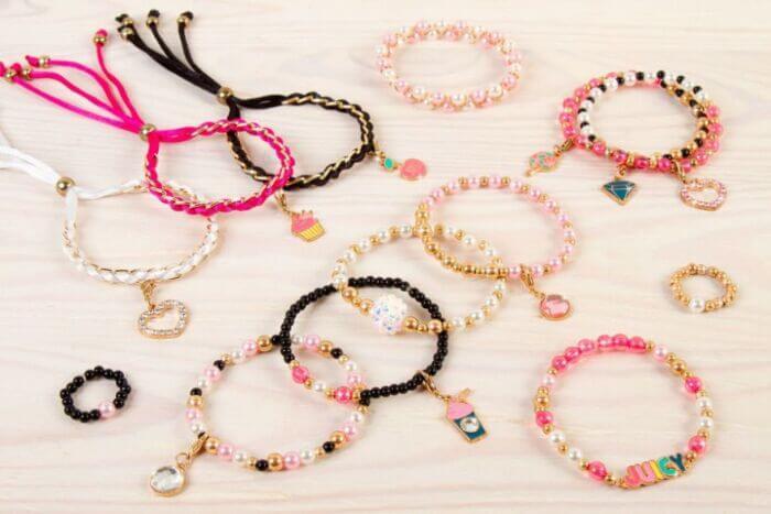 Набор для творчества Make It Real Браслеты с бусинами Juicy Couture Pink and Precious Bracelets