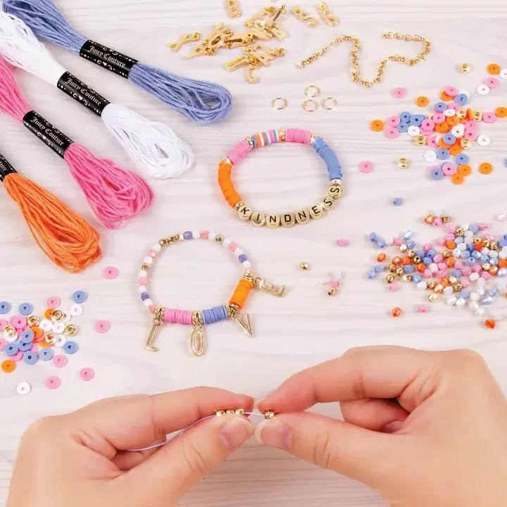 Набор для творчества Make It Real Создание браслетов Juicy Couture Love Letters