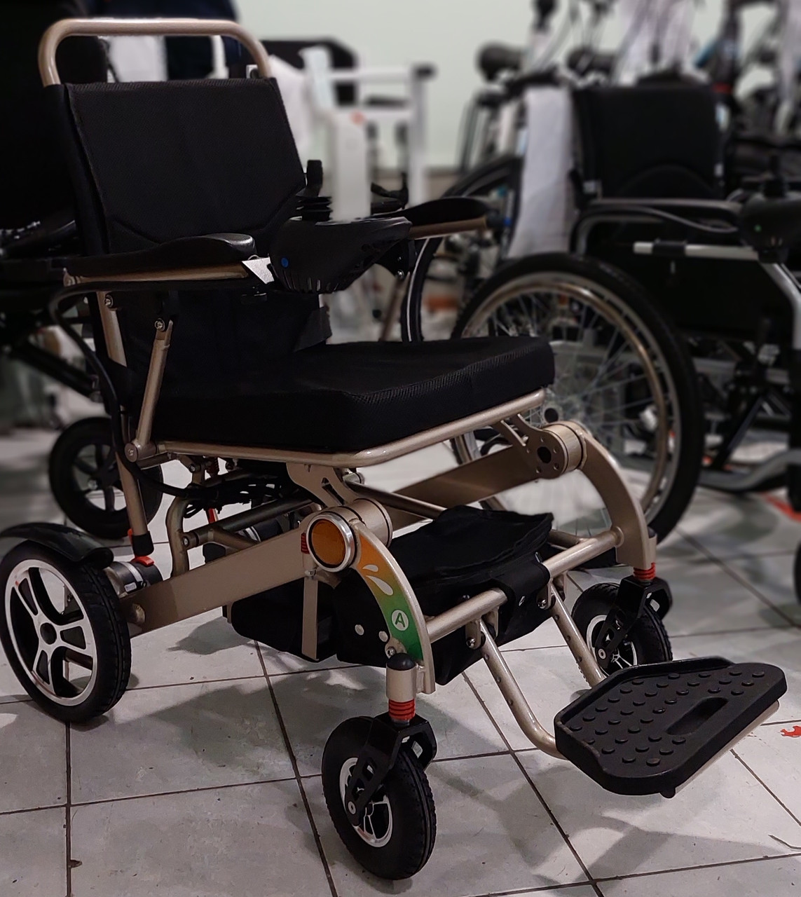 Инвалидная коляска, DS6001, с электроприводом 24v 500w (2*250w). аккум. Li-ion 24v 12A/H. Вес 30 кг