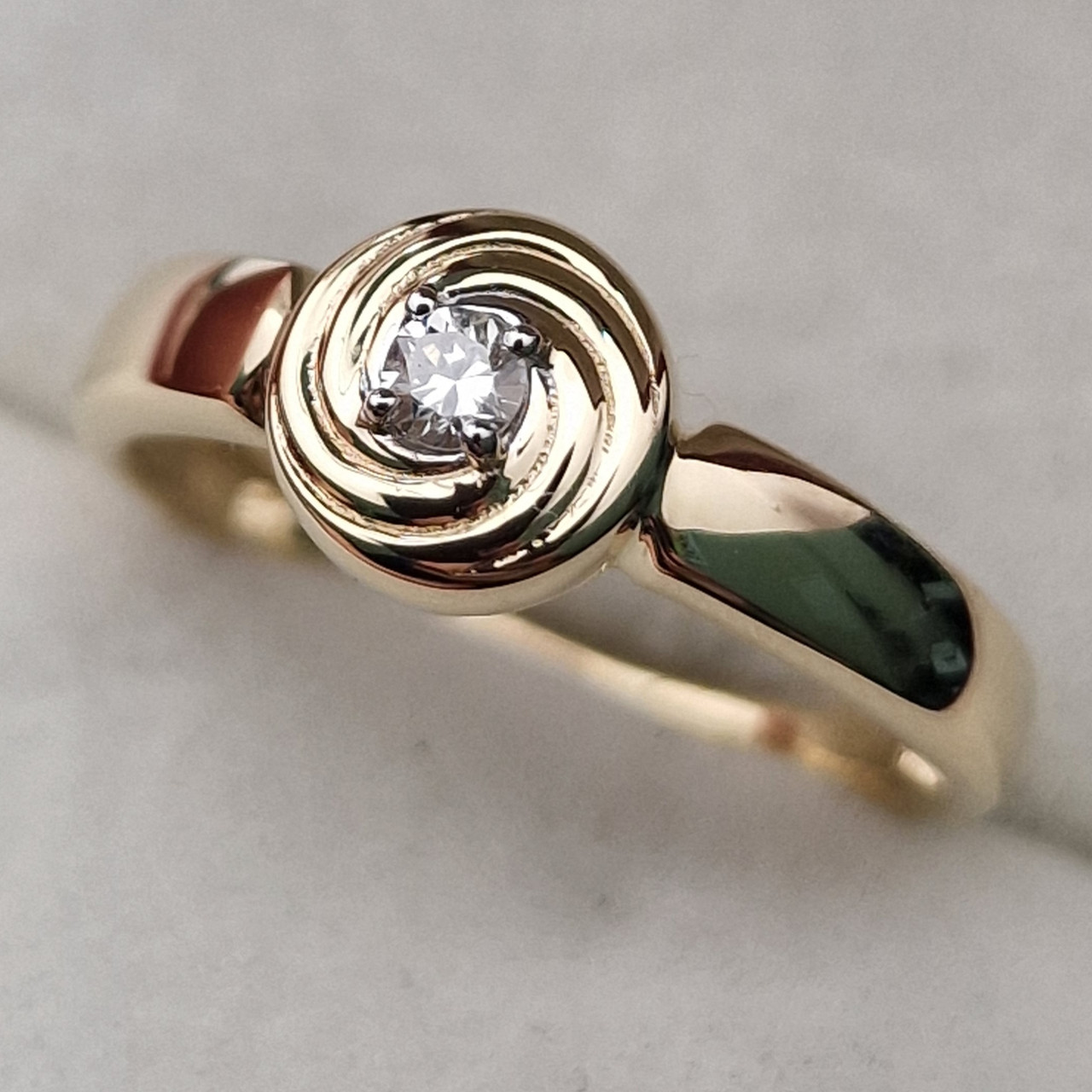 Золотое кольцо с бриллиантами 0.07Ct VS1/H VG-Cut