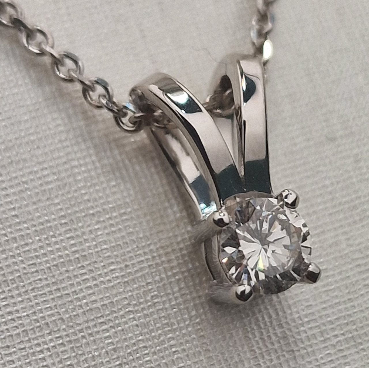 Золотой кулон 750 проба с бриллиантом 0,28Ct SI1/H, VG-Cut Цепь 40см