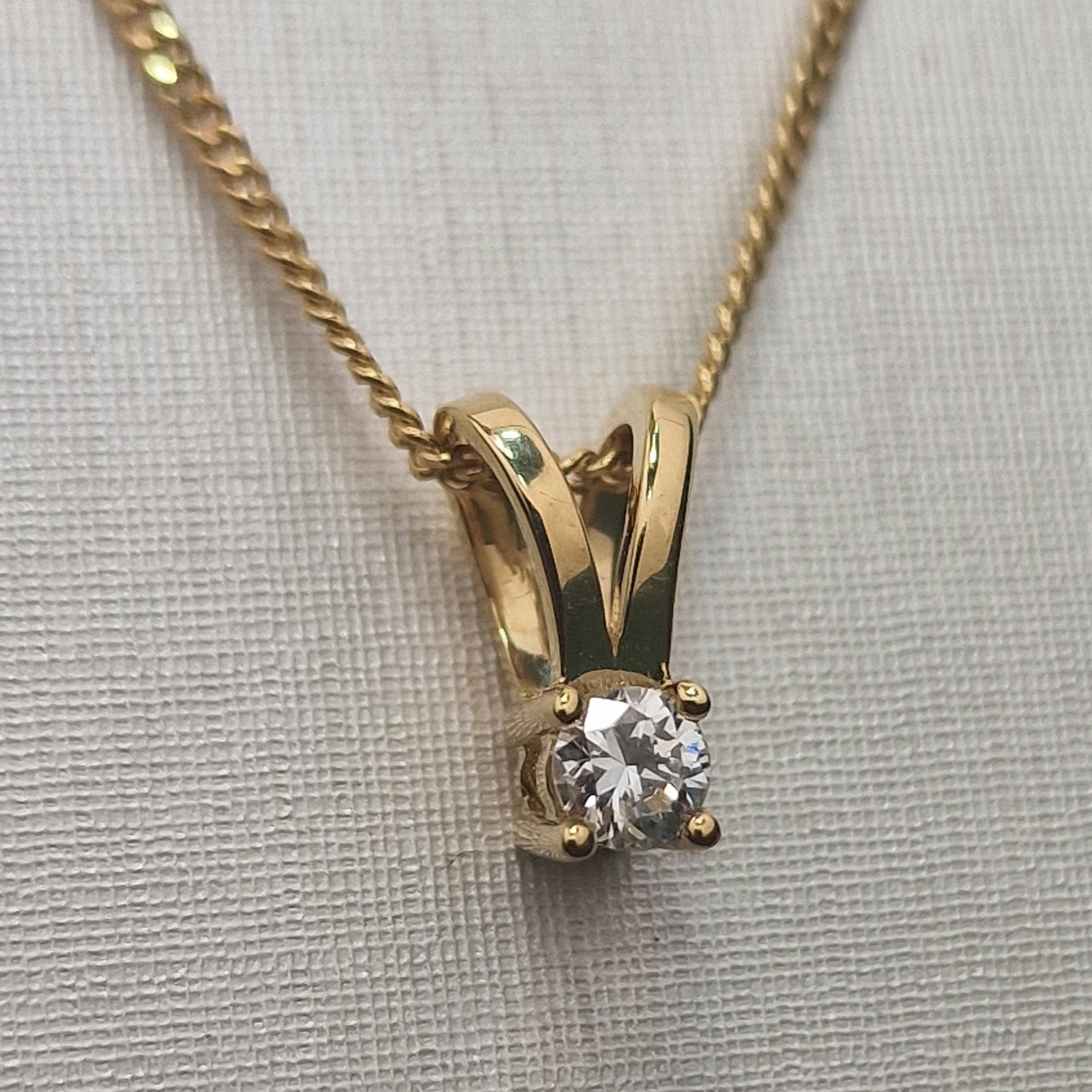 Золотой кулон 750 проба с бриллиантом 0,18Ct VS1/H, VG-Cut Цепь 40см