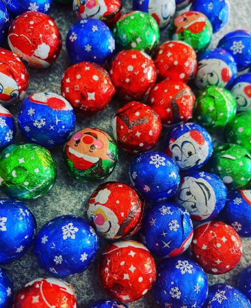Шоколадные новогодние шарики с рисунком 1кг - фото 1 - id-p105638860