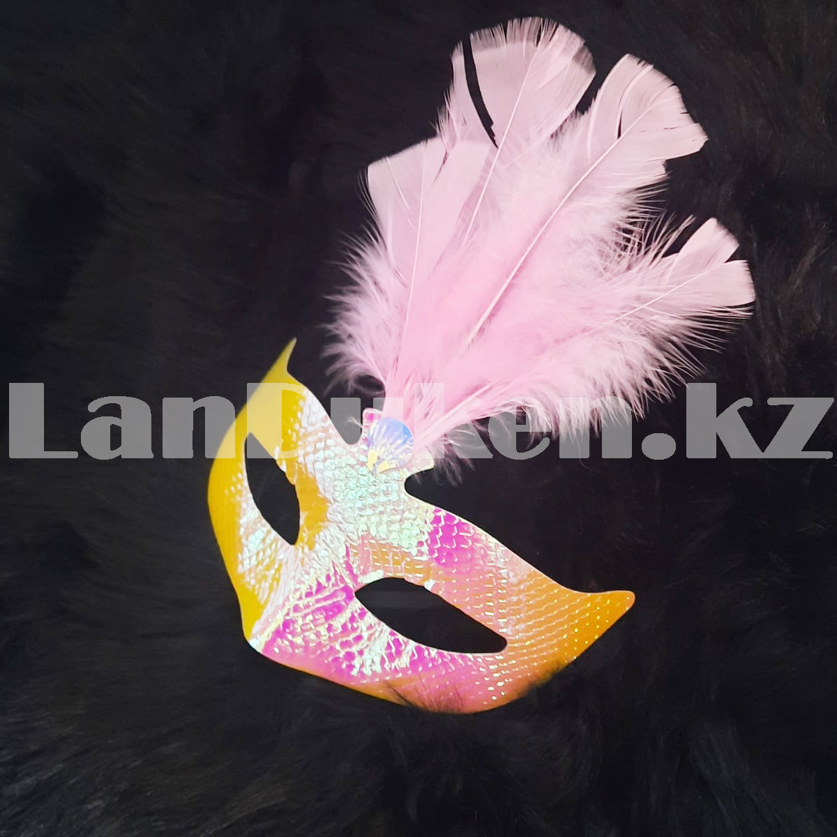 Венецианская маска переливающаяся с перьями розовый хамелеон - фото 3 - id-p105672917