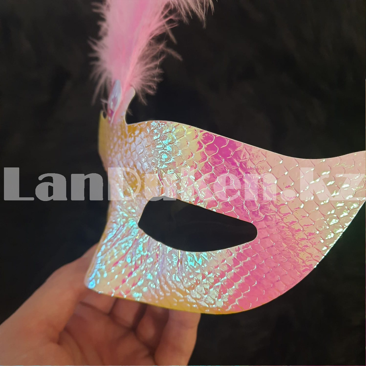 Венецианская маска переливающаяся с перьями розовый хамелеон - фото 5 - id-p105672917