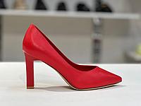 Туфли женские красного цвета. Размеры 35,38,39,40.