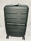Средний пластиковый дорожный чемодан на 4-х колёсах"Travel Time". Высота 64 см, ширина 41 см, глубина 25 см., фото 3