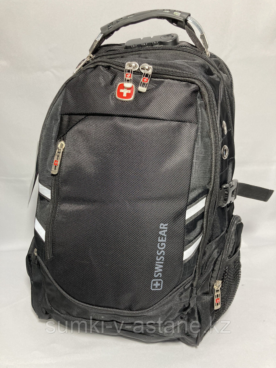 Городской рюкзак "Swissgear". Высота 48 см, ширина 30 см, глубина 18 см.