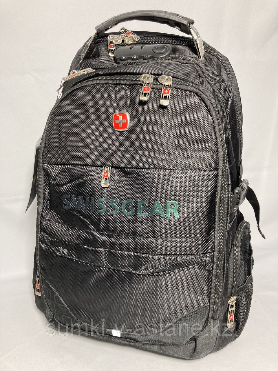 Городской рюкзак "Swiissgear". Высота 48 см, ширина 30 см, глубина 18 см.