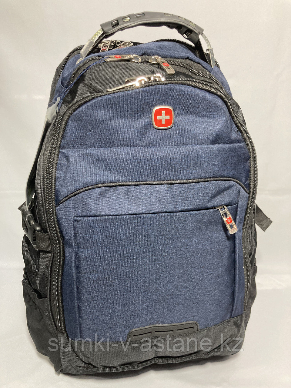 Городской рюкзак "Swissgear". Высота 48 см, ширина 30 см, глубина 17 см.