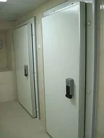 Дверь для холодильной камеры 80см х 180 см, толщина 80мм.