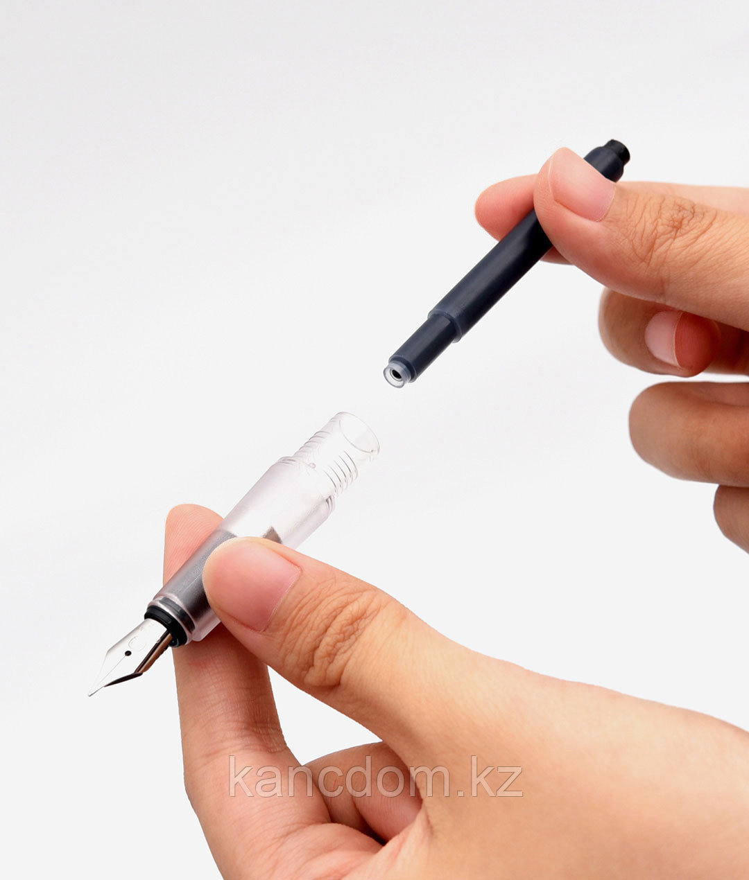 Сборка перьевой ручки. Картридж для перьевой ручки. Сборка перьевой ручки. Как заправить ручку картриджем. Заправка перьевой ручки картриджем.