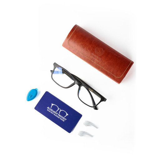 Блуза астындағы кеуделердің фотосы