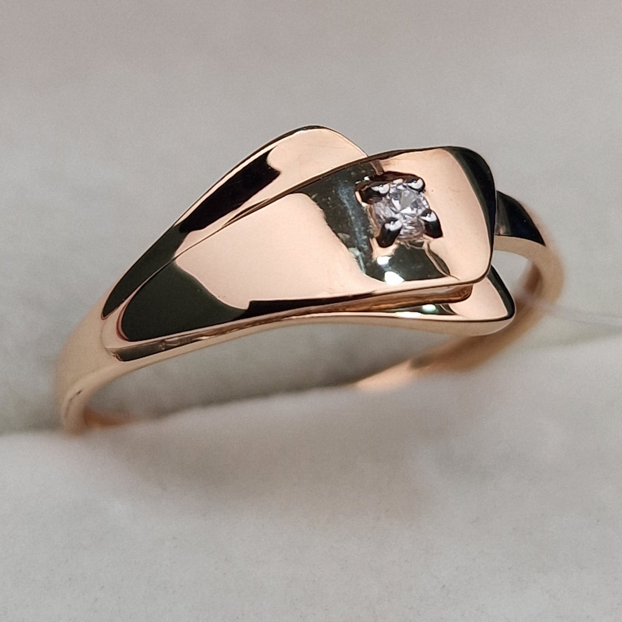 Золотое кольцо с фианитами 1.31 гр, 585 проба, 17.5 размер
