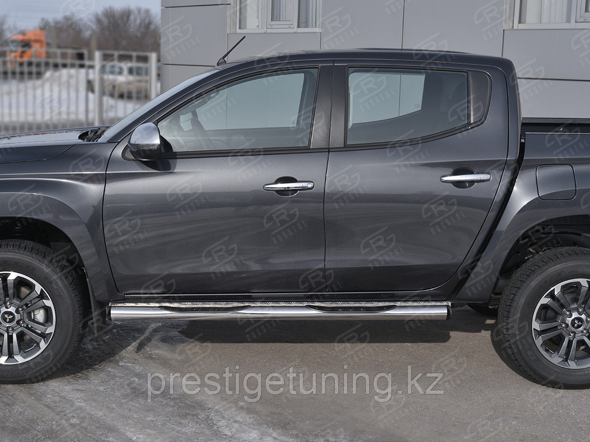 Пороги труба d76 с накладкой (вариант 2) Mitsubishi L200 2018-по н.в - фото 3 - id-p106004814