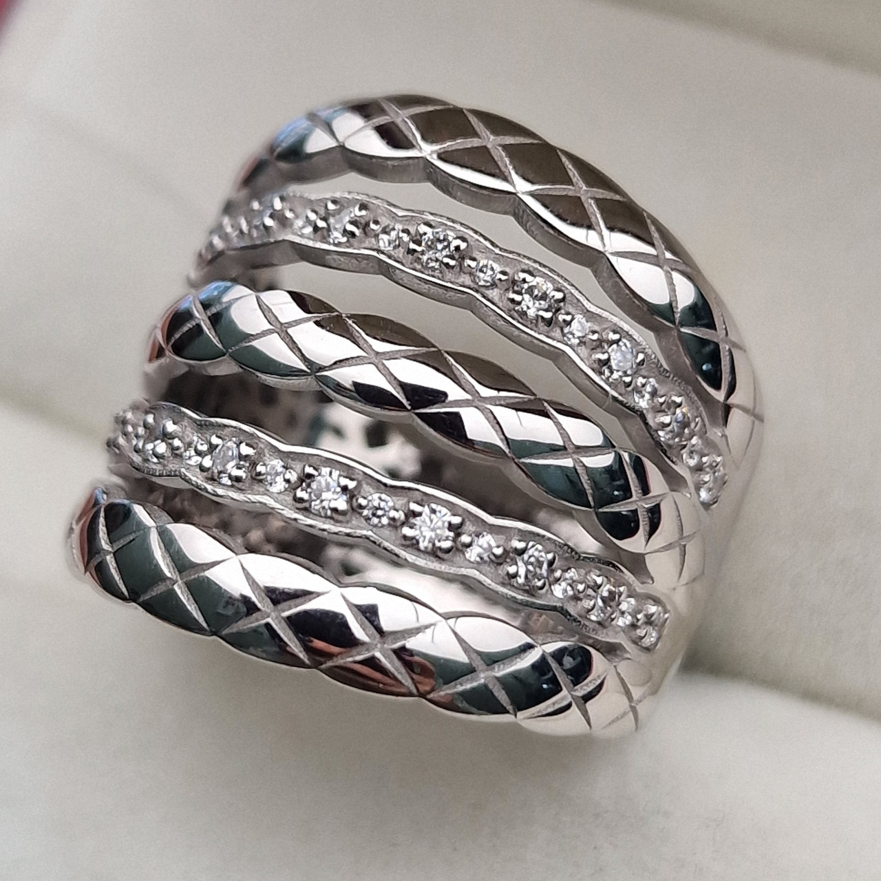 Кольцо 18,5р золото 585 пробы фианиты, 5.95гр