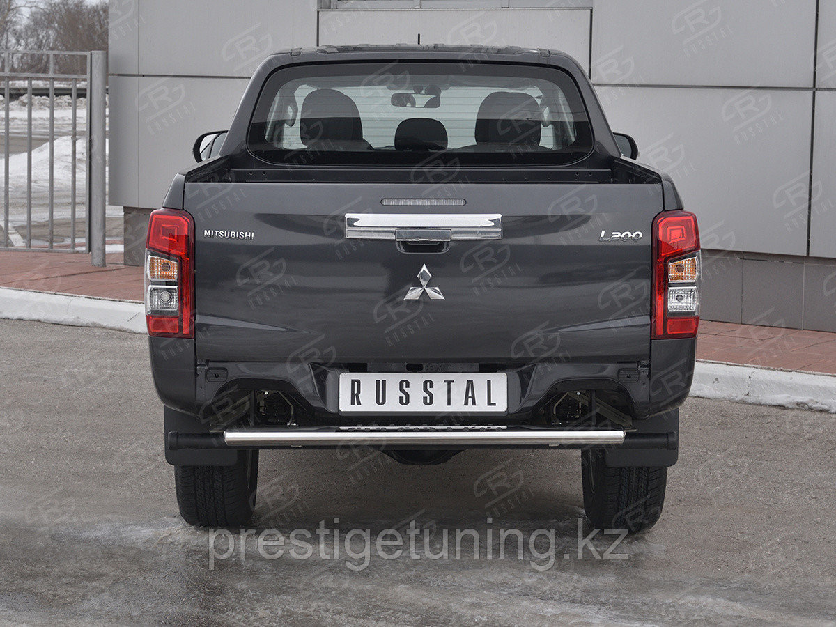 Защита заднего бампера d120х60 с проступью  Mitsubishi L200 2018-по н.в