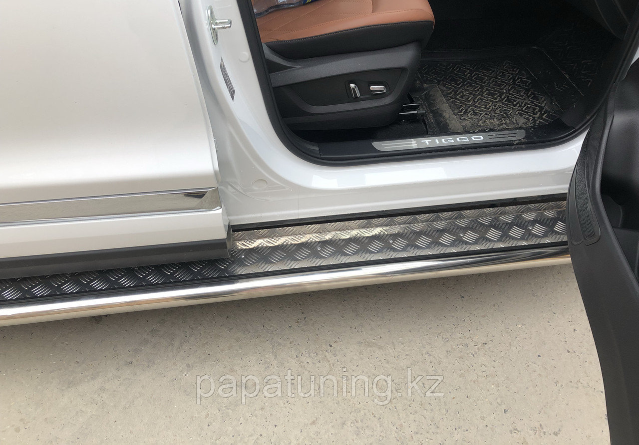 Пороги с накладным листом Папа Тюнинг d53 для Chery Tiggo 8 Pro Max 2022-