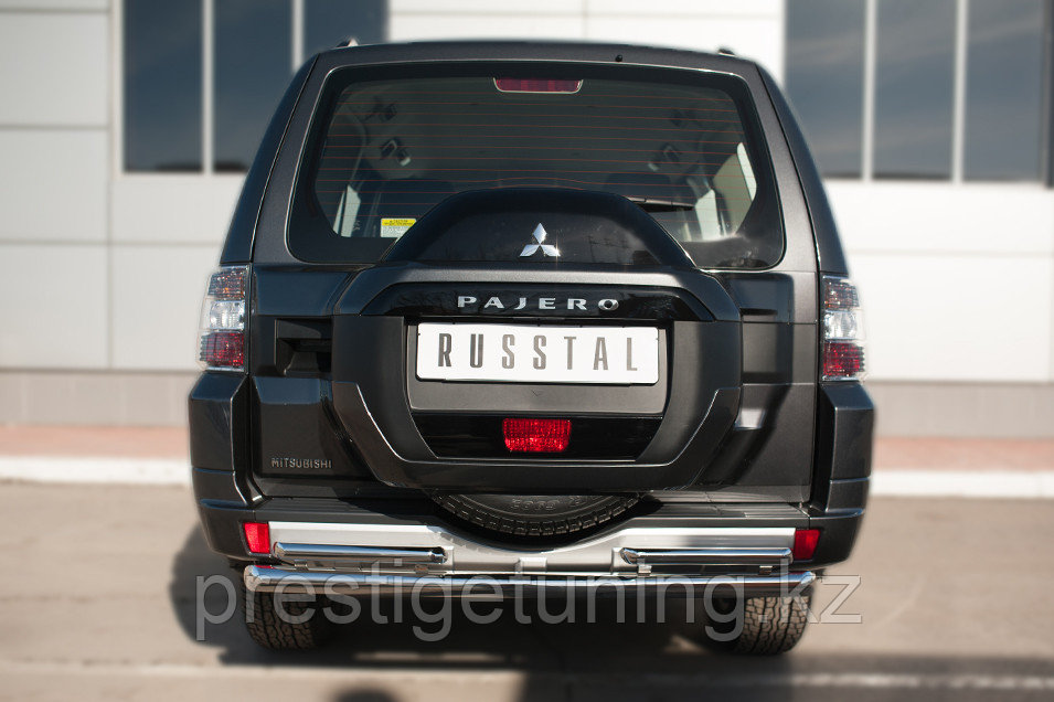 Защита заднего бампера d63 (дуга) d42х2 (дуга) Mitsubishi Pajero 2012-22 - фото 1 - id-p106031386