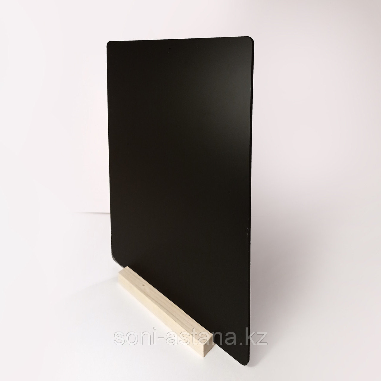 Настольная табличка А3 на деревянной подставке / Тейбл-тент А3 ағаш тіреуіште, фото 1